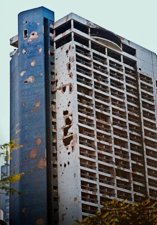 holiday-inn-beirut-bombed